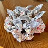 Scrunchie with bOw - Spring Dogs