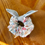 Scrunchie with bOw - Spring Dogs